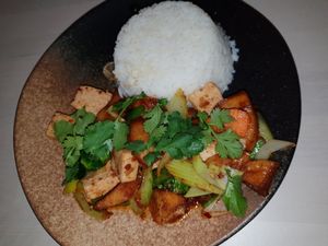 Spicy tofu stir-fry pot at Kinabolle in Oslo
