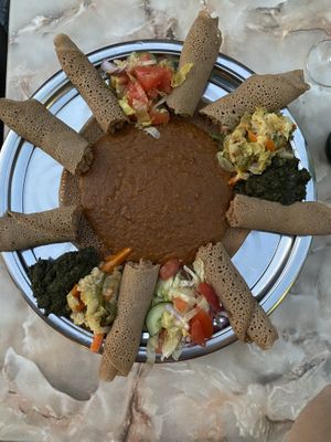 Veganistische schotel voor 2 personen, super lekker! En vriendelijke bediening!  at Elsie's Ethiopisch in Antwerpen