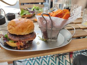 Hamburguesa vegana at Santina in Mallorca