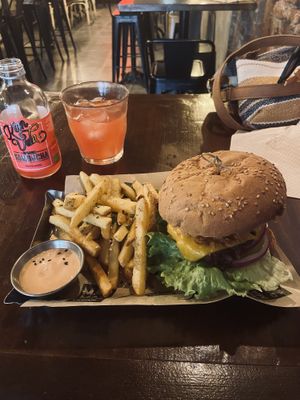 Origina Mad con patata clásicas y Combucha de frutos del bosque  at Mad Mad Vegan - Chueca in Madrid