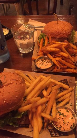 Hamburguesas at Mad Mad Vegan - Chueca in Madrid