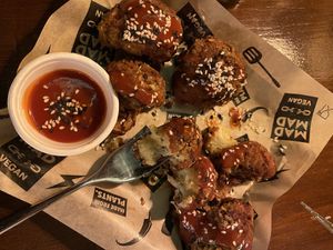 Buffalo cauliflower  at Mad Mad Vegan - Chueca in Madrid