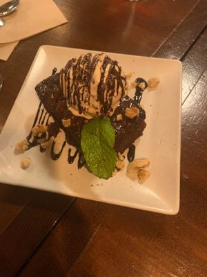 brownie with ben and jerrys ice cream at Mad Mad Vegan - Chueca in Madrid