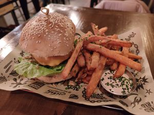 Rock'n Chick'n Burger with sweet potato at Mad Mad Vegan - Chueca in Madrid