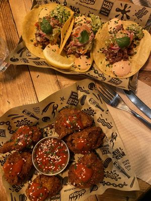 Buffalo coli wings and taco trio! So good!  at Mad Mad Vegan - Chueca in Madrid