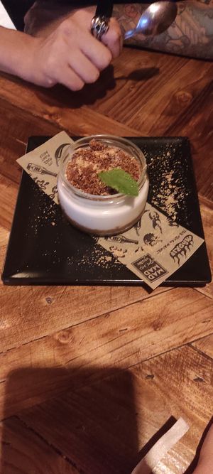 Cream and cookies at Mad Mad Vegan - Chueca in Madrid