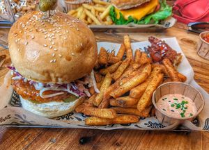 Mad Nashville Burger - with Cajun fries (9/10) at Mad Mad Vegan - Chueca in Madrid