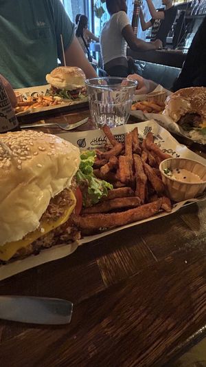 Comida de calidad y buena cantidad en un local chulísimo 👌  at Mad Mad Vegan - Chueca in Madrid