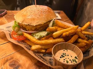 Rock'N Chik'N w/ Cajun Fries at Mad Mad Vegan - Chueca in Madrid