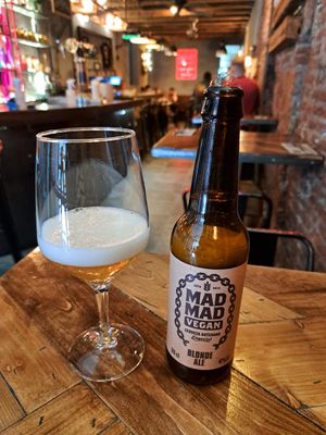 Cerveza artesana at Mad Mad Vegan - Chueca in Madrid