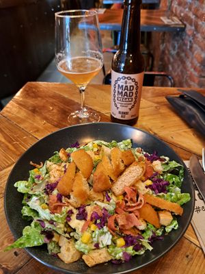 Ensalada César con no pollo at Mad Mad Vegan - Chueca in Madrid