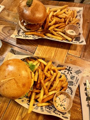 Nashville and Rock’n chick’n burgers  at Mad Mad Vegan - Chueca in Madrid