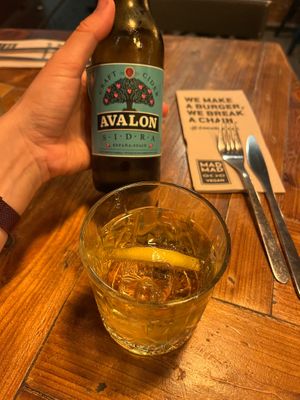 Dry cider by Avalon, served with lemon and ice. 3,50€ per 33cl. at Mad Mad Vegan - Chueca in Madrid