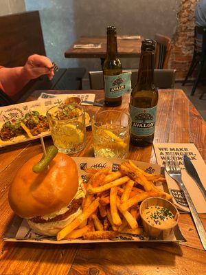 The Mad Nashville (12,95€) with spicy cajún fries. Loved the sauce and the tiny pickle, but the bun was boring. at Mad Mad Vegan - Chueca in Madrid