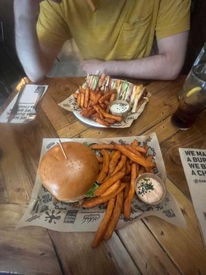 Rock’n Chick’n with Sweet Potato Fries & Mad Club Sandwich with Sweet Potato Fries  at Mad Mad Vegan - Chueca in Madrid