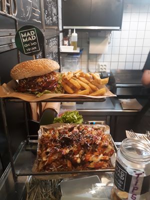 The food is exposed like in asian restaurants at Mad Mad Vegan - Chueca in Madrid