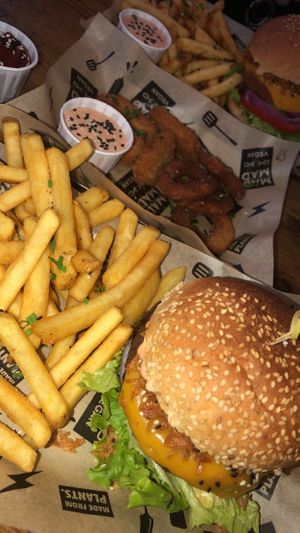 Classic and meat burgers at Mad Mad Vegan - Chueca in Madrid
