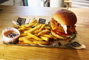 No chicken burger 🙌😋 at Mad Mad Vegan - Chueca in Madrid