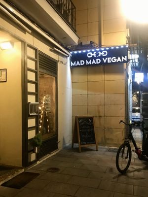 ¡No os lo paséis de largo, que está retranqueado! at Mad Mad Vegan - Chueca in Madrid
