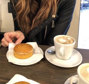 Vegan muffin and soya cappuccino at Anhelo in Naples