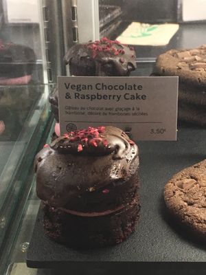 Vegan chocolate and raspberry cake at Starbucks in Metz