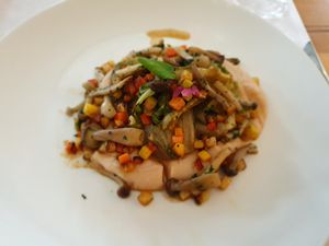 Vegan:
Geschmorte Lattichherzen mit sautierten Pilzen, Wurzelgemüse und weissen Bohnen at Wellness Hotel Roessli in Weggis