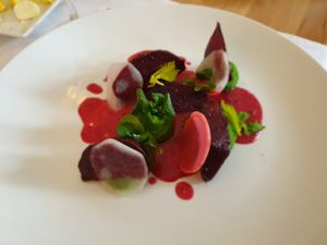 Vegan:
Rande in der Salzkruste gegart, Brunnenkresse Kartoffelstock und süss-sauer mariniertem Rettich at Wellness Hotel Roessli in Weggis