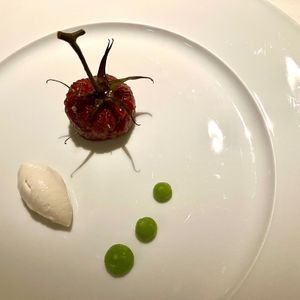 Chutney-stuffed tomato with lime sauce and almond ice cream at Cookies Cream in Berlin