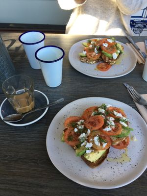 Avo toast and coffee at Arlo in Brighton