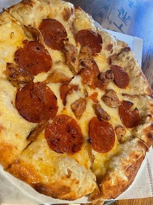 Your choice of 10" house made crust made with Non-GMO NEVER BLEACHED NEVER BROMATED flour, house made Alfredo Sauce, house mozzarella blend and pepperoni.

-(Pro-tip: +add grille at Pythagoras Conscious Food Philosophy in Houston