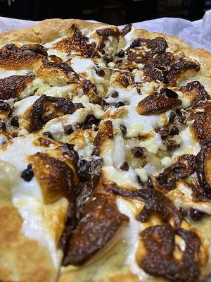 Mellow Martian
S'more Dessert Pizza,

-House made 10" pizza crust made with Non-GMO Never Bleached Never Bromated flour, covered with Non-GMO melted marshmallows, 100% Organic C at Pythagoras Conscious Food Philosophy in Houston
