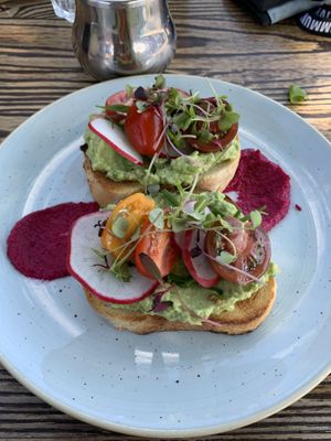 Smashed avo at motherduck in Goolwa