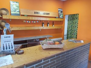 Our new bench in the main room!

With a tap for Craft Beer and 
Natural Wines ! at Ecoconscient in Vilanova I La Geltru