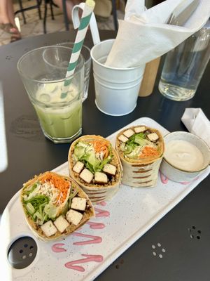 Veganer BBQ Wrap mit Tofu & Iced Matcha Latte mit Hafermilch   at Kat's Kitchen Brunch Club in Split
