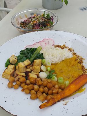 Hot bowl with tofu at Kat's Kitchen Brunch Club in Split