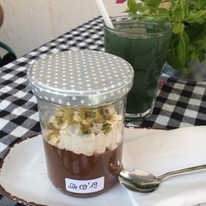 Avocado-chocolate-mousse and spirulina-lemonade at Kat's Kitchen Brunch Club in Split