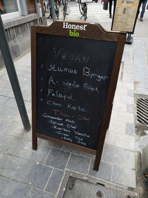Outside - vegan proposal at Chee Kofte & Wraps in Leuven
