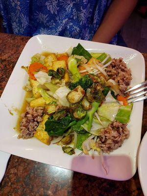Vegetable and tofu gluten free at Vegan Thyme in Newbury Park