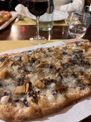 Pizza vegana con salsa tartufata  #Veganuary at Ser Bacco in Rome