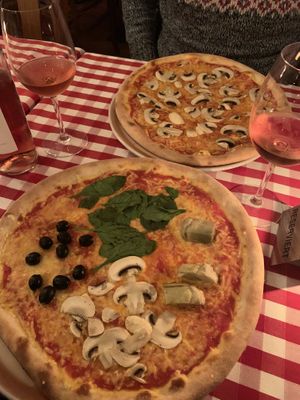 4 stagione and mushrooms, with vegan cheese at Da Giorgio's in Berlin