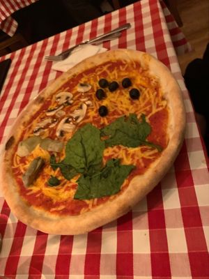 Pizza at Da Giorgio's in Berlin