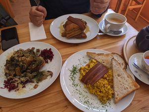 oben French Toast, links Mushroom Bruschetta, rechts Scrambled Tofu at The Sly Fox in Edinburgh