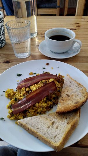 Sunday breakfast - tofu scramble with bacon at The Sly Fox in Edinburgh