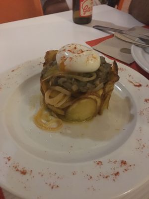 Huevo ponche con morcilla vegana y patatas a lo pobre  at Spiral in Nerja
