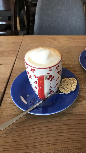 Milchkaffee mit Sojamilch at Café Tinki in Neuss