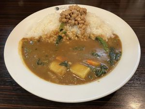 Vege curry with half vegetables, half spinach, and natto  at Coco Ichibanya - Ishikawacho in Yokohama
