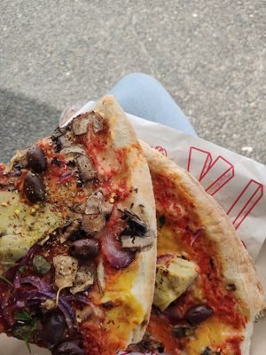 vegan pizza at Vinci's Pizza in Napier