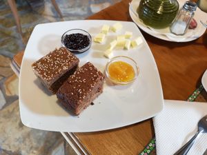 Vegan cake and jam at Casa Rural Ahora in El Colmenar