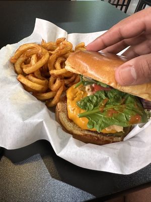 Mac n Cheeze burger  at ITSO Vegan in Grand Prairie