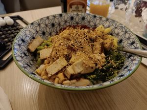 Poke bowl diy at BaoBao Tea in Paris